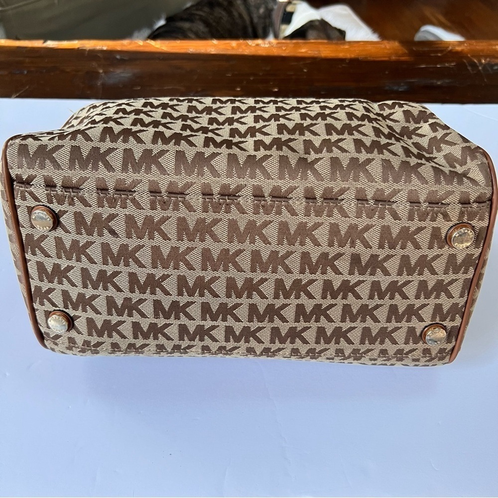 Michael Kors Bedford LG Duffle Satchel Bag in beige/ebony in excellent condition - Picture 3 of 7
